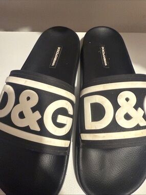 Dolce & Gabbana Black and White D&G Logo Slides